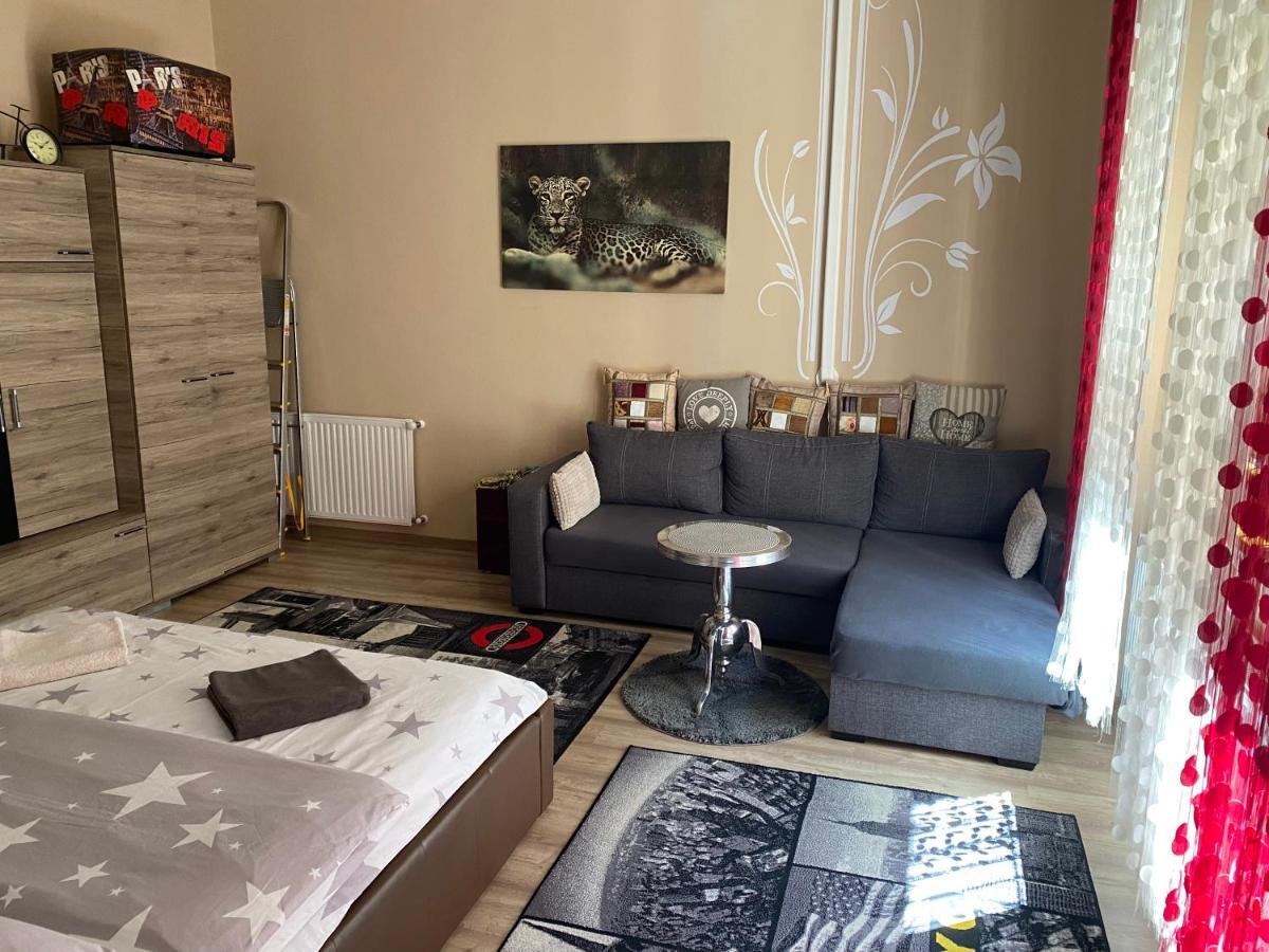 Apartment Near Opera In Downtown Budapest Esterno foto
